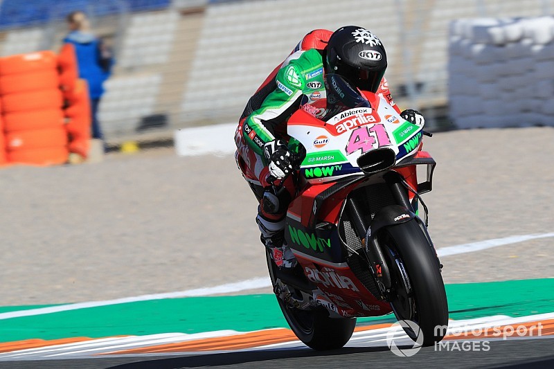 Espargaro-Pirro gunakan helm KYT