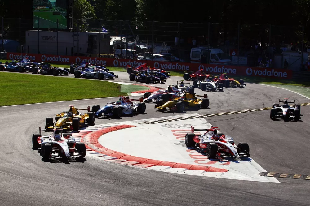Jules Bianchi, ART Grand Prix runs wide and allows race winner Sam Bird,  ART Grand Prix into the lead at the start of the race