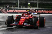 Por qué Sainz se libró de la investigación por el corte en el pitlane de Las Vegas