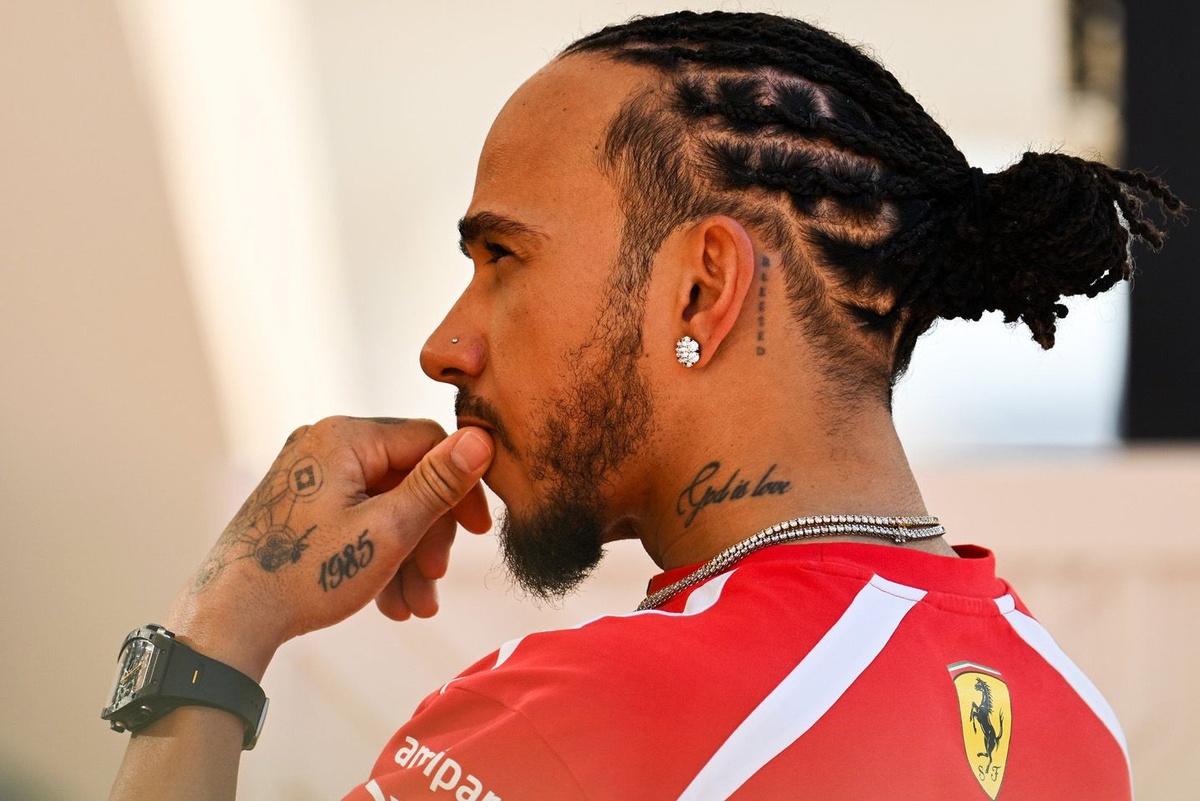 Lewis Hamilton urges followers to