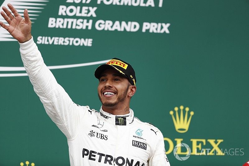 Podio: gandor de la carrera Lewis Hamilton, Mercedes AMG F1 W08