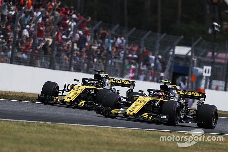 Nico Hulkenberg, Renault Sport F1 Team R.S. 18 y Carlos Sainz Jr., Renault Sport F1 Team R.S. 18