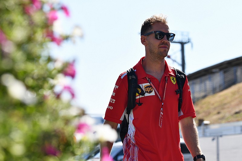 Vettel örül Hamilton hosszabbításának: csak ezentúl ő nyerjen, ne a brit...