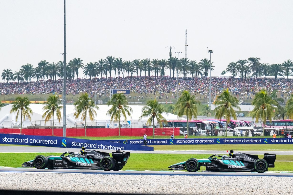 What caused Mercedes' pace deficit at Sepang despite upgraded W17?
