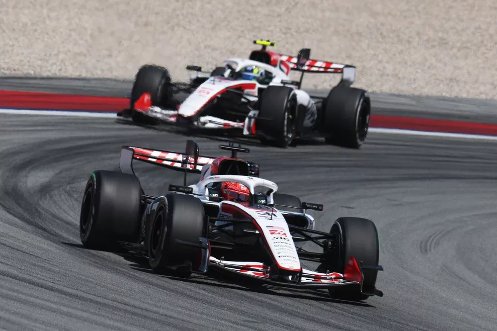 Oliver Bearman, Haas F1 Team, Esteban Ocon, Haas F1 Team