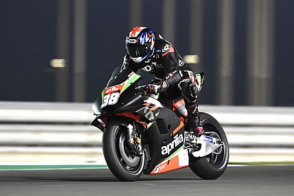 Aprilia per la prima volta a tre punte in MotoGP: Smith affianca Espargaro e Iannone in Qatar