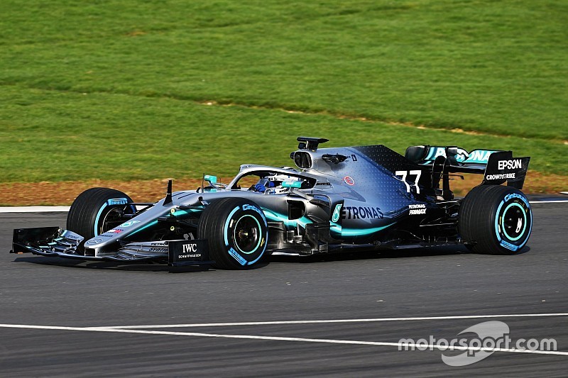 梅赛德斯2019年新F1赛车发布且完成首航
