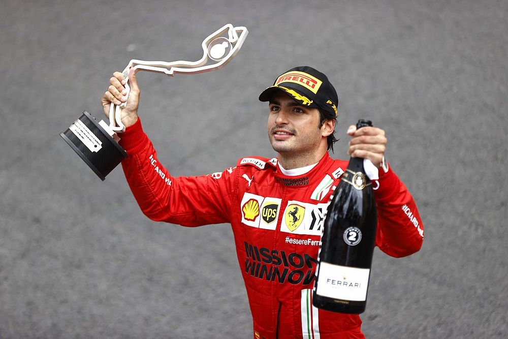 Carlos Sainz Jr., Ferrari, 2nd position, with his trophy and Champagne