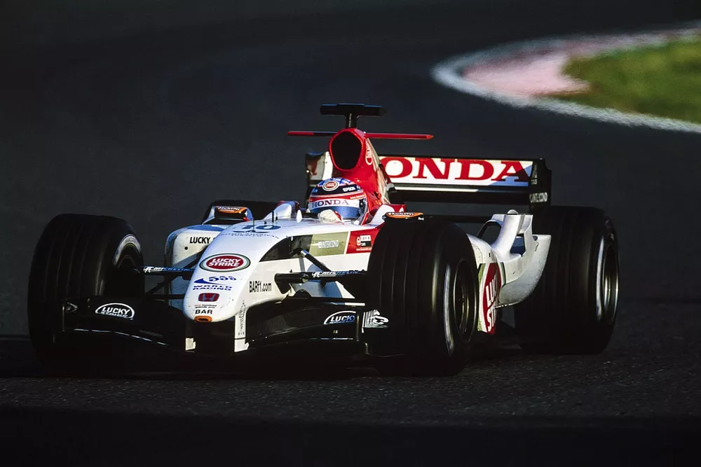 表彰台は確実と思っていた」佐藤琢磨の、最も悔しい”鈴鹿”：2004年F1