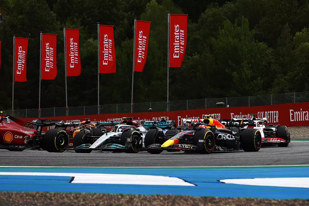Sergio P&eacute;rez, Red Bull Racing RB18, George Russell, Mercedes W13, Kevin Magnussen, Haas VF-22, Lewis Hamilton, Mercedes W13