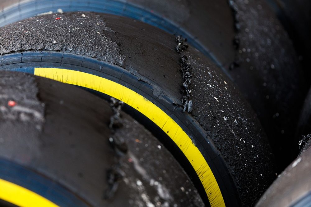Neum&aacute;ticos Pirelli desgastados