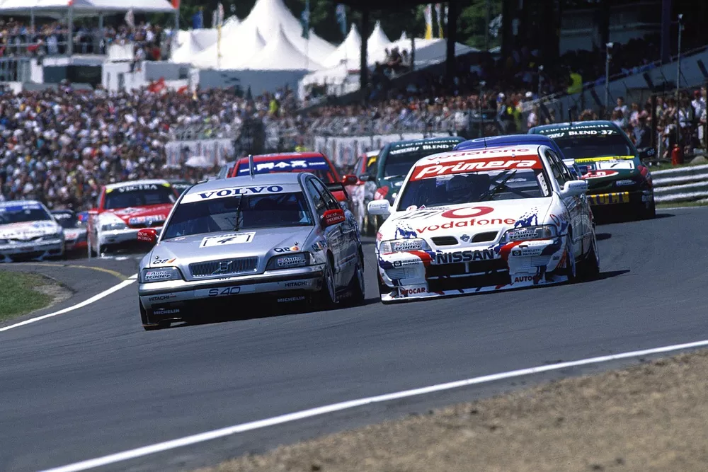 Brands Hatch, England. 31st August 1998. Rd 22.Rickard Rydell (Volvo S40), 1st position, leads Anthony Reid (Nissan Primera GT), 2nd position, action.World Copyright: LAT Photographic.Ref:  Colour Transparency.