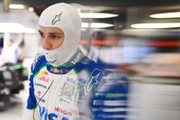 Hadjar choca en la vuelta de formación en Australia y es el primer abandono de 2025