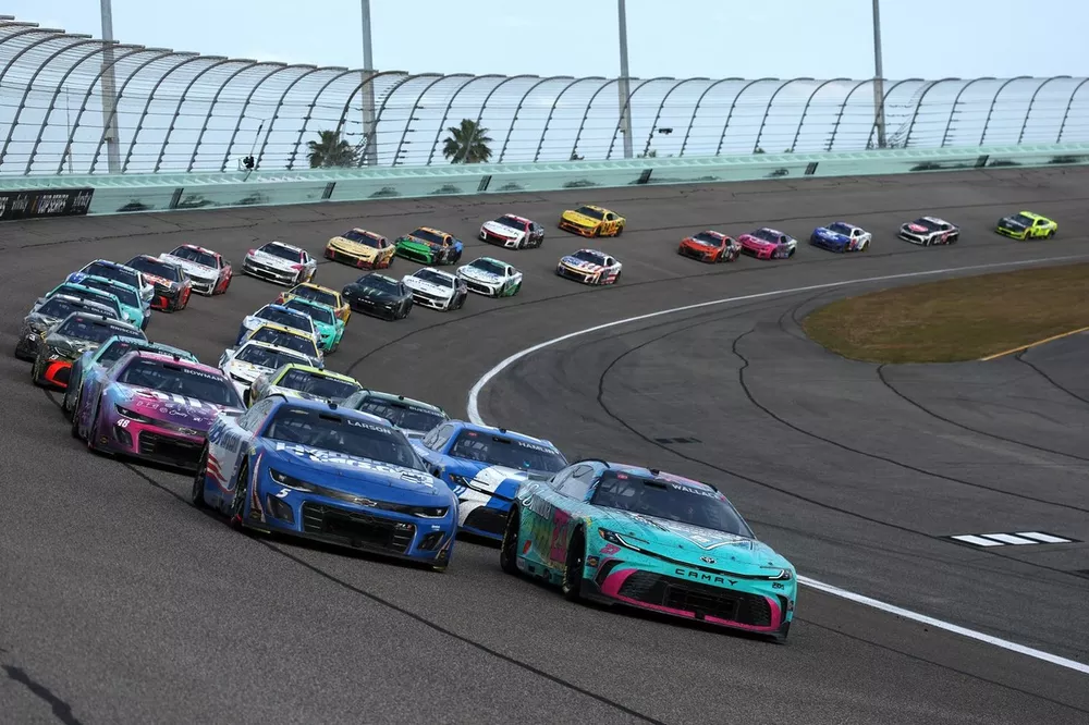 Kyle Larson, Hendrick Motorsports Chevrolet, Bubba Wallace, 23XI Racing Toyota