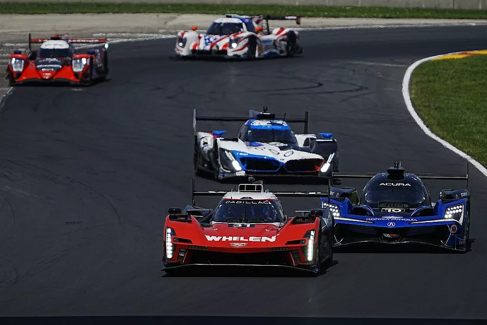 #31 Whelen Engineering Racing, Cadillac VSeries.R, GTP: Pipo Derani, Alexander Sims, #10: Konica Minolta Acura ARX-06, Acura ARX-06, GTP: Ricky Taylor, Filipe Albuquerque