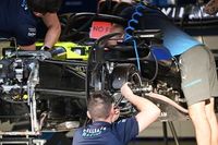 Fry no puede creer la lentitud de Williams F1 para fabricar el coche