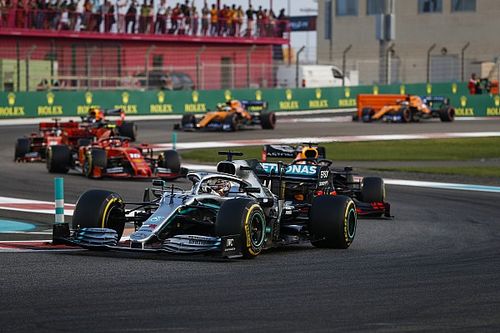 Hamilton domina de ponta a ponta e fecha temporada da F1 com vitória em Abu Dhabi