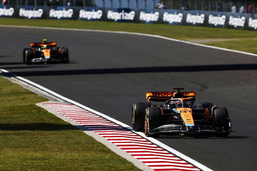 Oscar Piastri, McLaren MCL60, Lando Norris