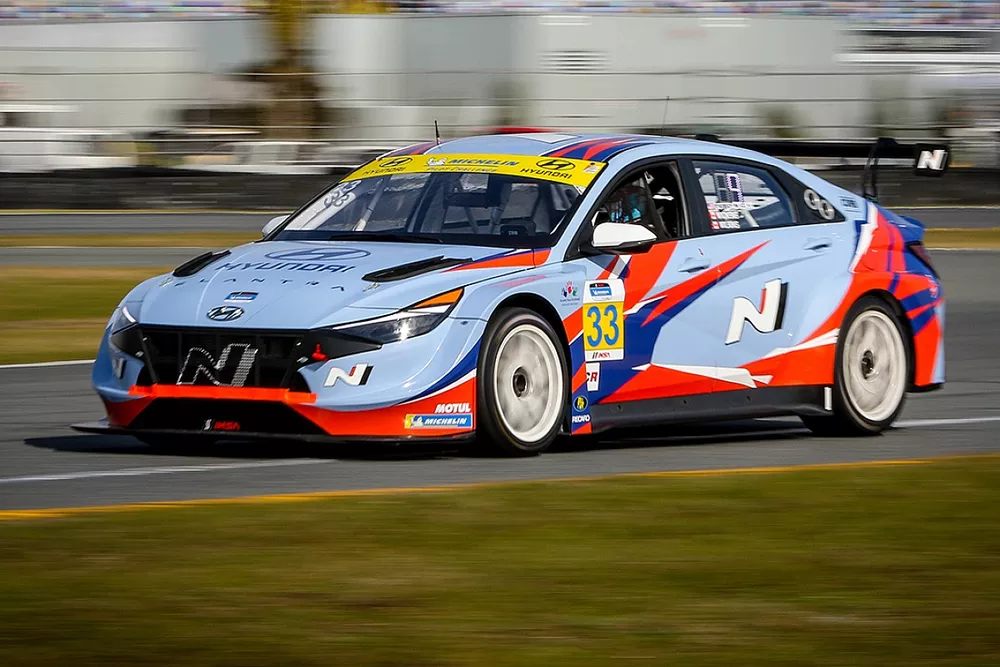 Robert Wickens settles into the #33 Elantra N TCR