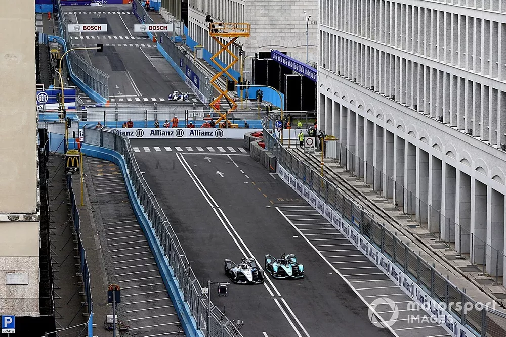 Nyck de Vries, Mercedes-Benz EQ, EQ Silver Arrow 02, battles with Sam Bird, Jaguar Racing, Jaguar I-Type 5