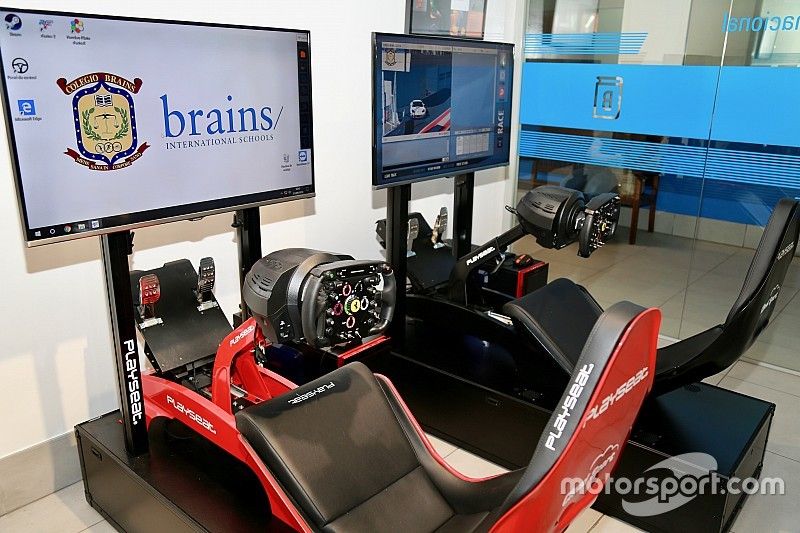 Simuladores de F1 en el Colegio Brains