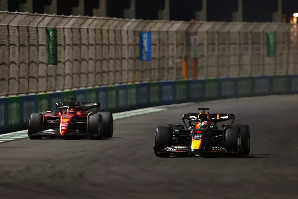 Max Verstappen, Red Bull Racing RB18, Charles Leclerc, Ferrari F1-75