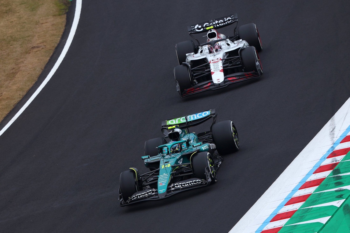 fernando-alonso-aston-martin-r.jpg