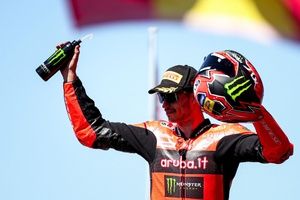 WSBK Cremona: Bulega impone su ritmo y doblega a Toprak, con Bautista 3&ordm;