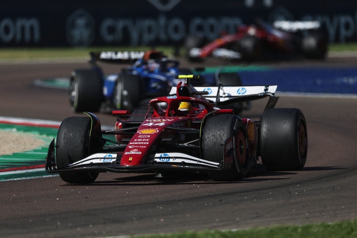 https://cdn-2.motorsport.com/images/amp/0ZR91Wd0/s6/lewis-hamilton-ferrari-alexand-2.jpg
