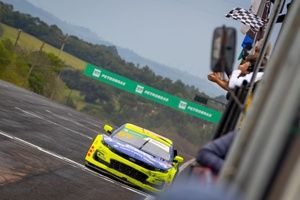NASCAR Brasil: Em corrida acidentada, Martelli 'gabarita' fim de semana em Tarumã