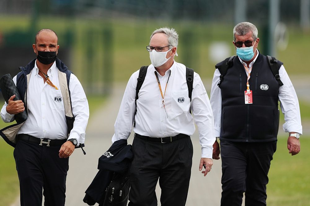 Comisarios de la FIA y Vitantonio Liuzzi