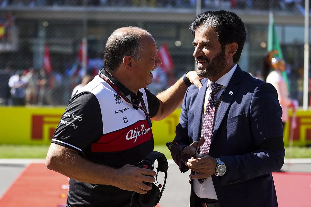Frederic Vasseur, director del equipo Alfa Romeo Racing, Mohammed Ben Sulayem, presidente de la FIA