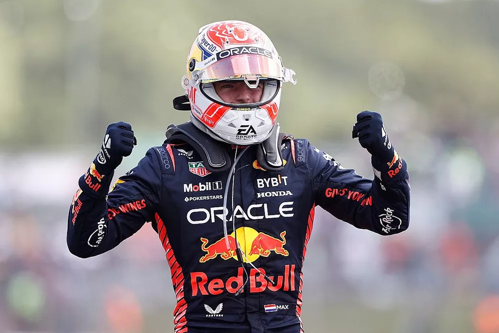Max Verstappen, Red Bull Racing, 1e positie, viert feest bij aankomst in Parc Ferme