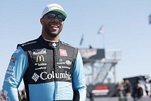 VIDEO: supuesta relación de Alonso con Taylor Swift llega a NASCAR