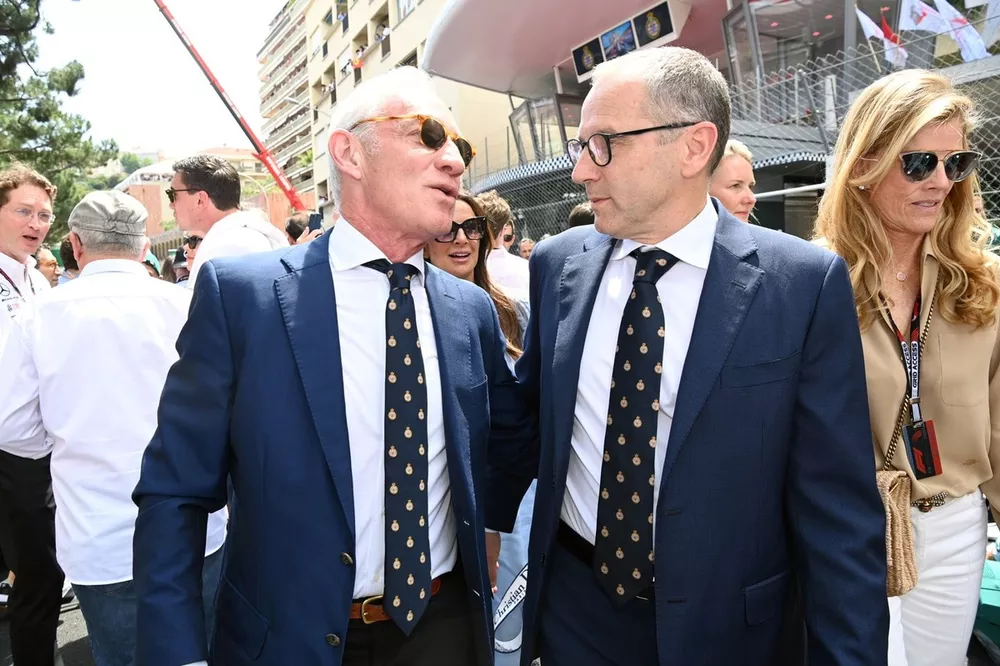 Greg Maffei, CEO, Liberty Media Corporation, Stefano Domenicali, CEO, Formula 1, on the grid