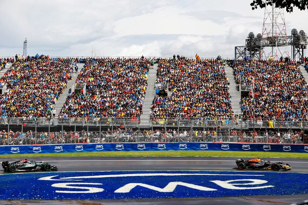 Max Verstappen, Red Bull Racing RB20, George Russell, Mercedes F1 W15