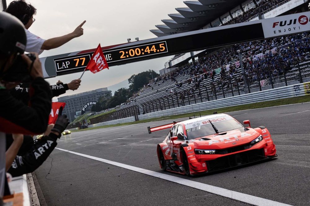 シビック・タイプR-GTが初勝利！ 8号車ARTAと100号車STANLEYが