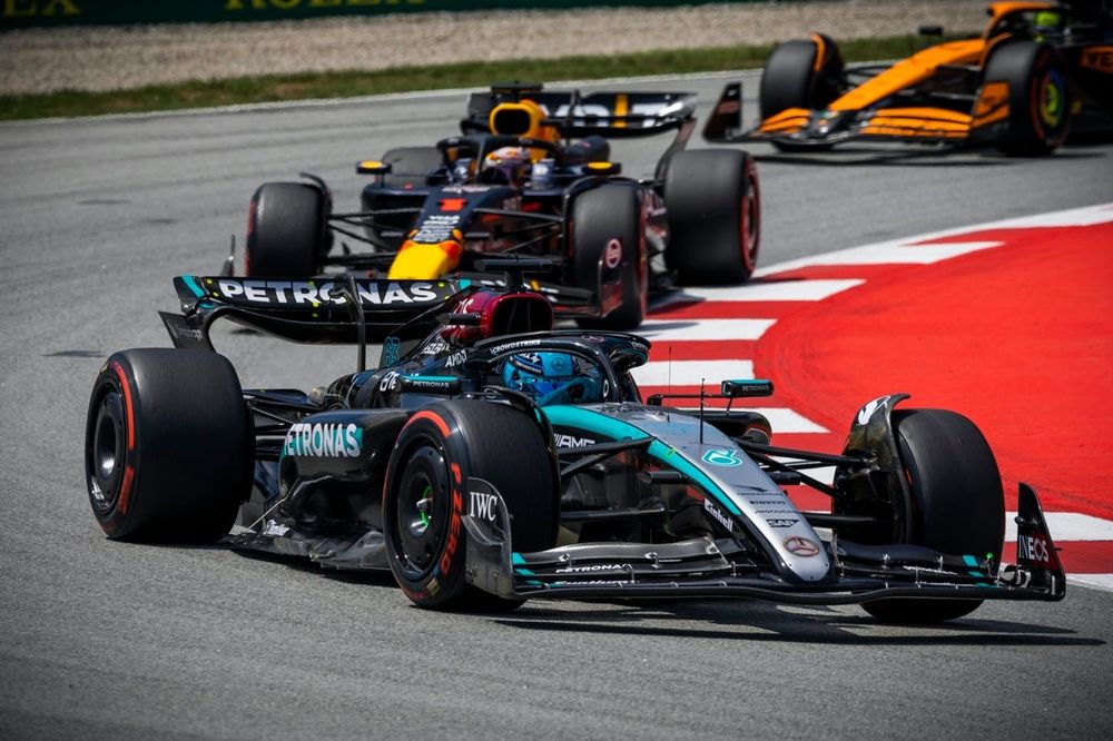 George Russell, Mercedes F1 W15, Max Verstappen, Red Bull Racing RB20, Lando Norris, McLaren MCL38