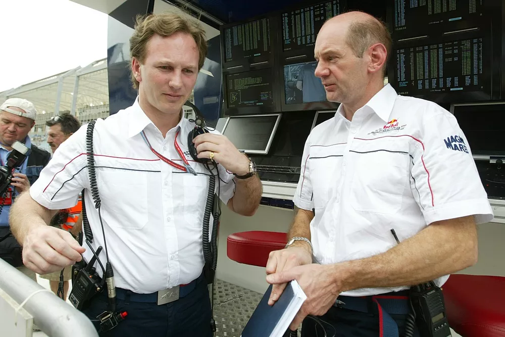 Christian Horner y Adrian Newey en el pitwall