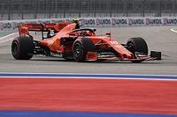 Leclerc bate Verstappen por 0s08 e lidera 1&ordm; treino da F1 na R&uacute;ssia