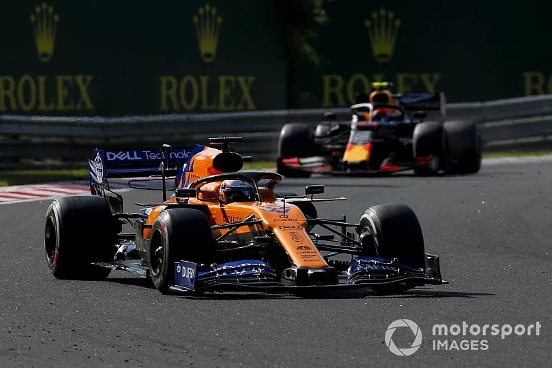 Carlos Sainz Jr., McLaren MCL34, leads Pierre Gasly, Red Bull Racing RB15
