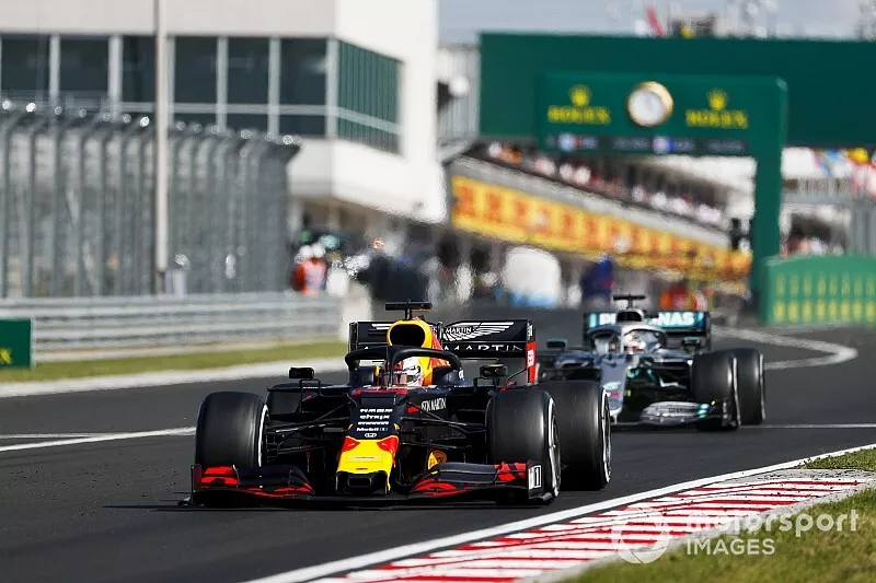 Max Verstappen, Red Bull Racing RB15, leads Lewis Hamilton, Mercedes AMG F1 W10