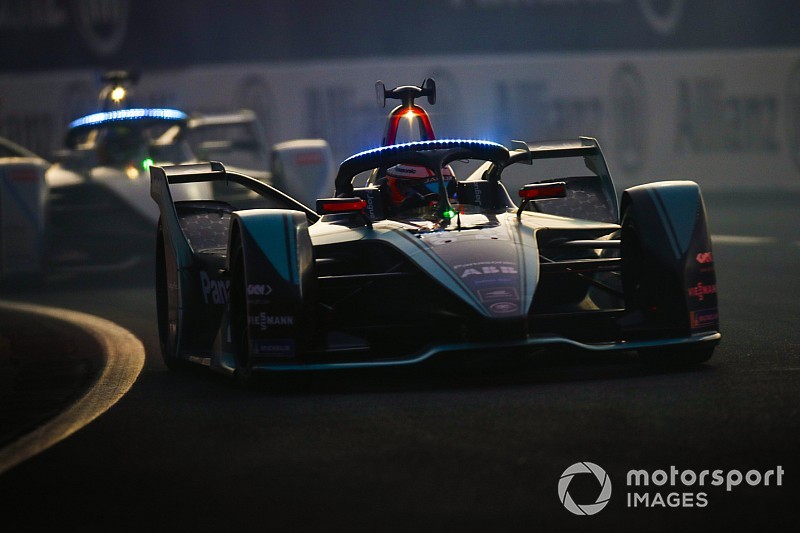 Jaguar, olası kesintilere rağmen Formula E'de devam edeceğini doğruladı