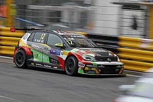 Makau przeraża Huffa