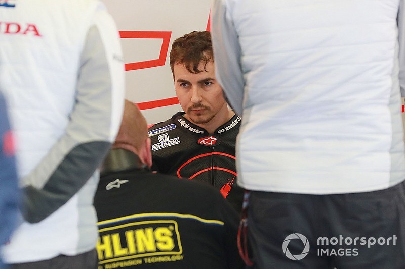 Mit Schmerzen in der Hand: Jorge Lorenzo in der Notaufnahme