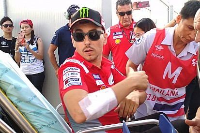 Jorge Lorenzo ha deciso di non correre a Buriram: ha una piccola frattura al polso sinistro