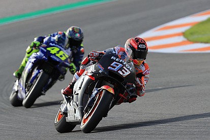 Márquez lidera a mitad de jornada y Lorenzo sigue progresando