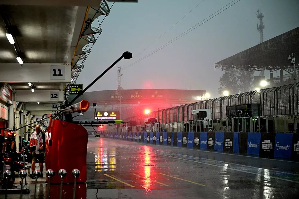 Lluvia en boxes 