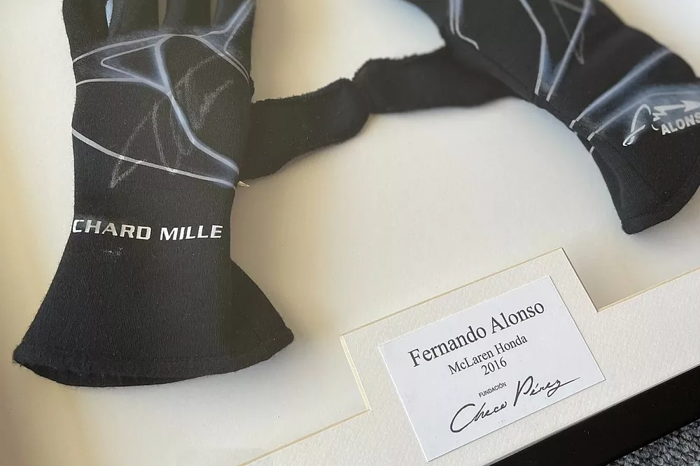 Guantes de Fernando Alonso