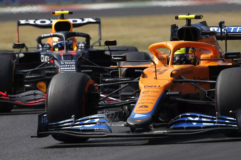 Lando Norris, McLaren MCL35M, Sergio Perez, Red Bull Racing RB16B